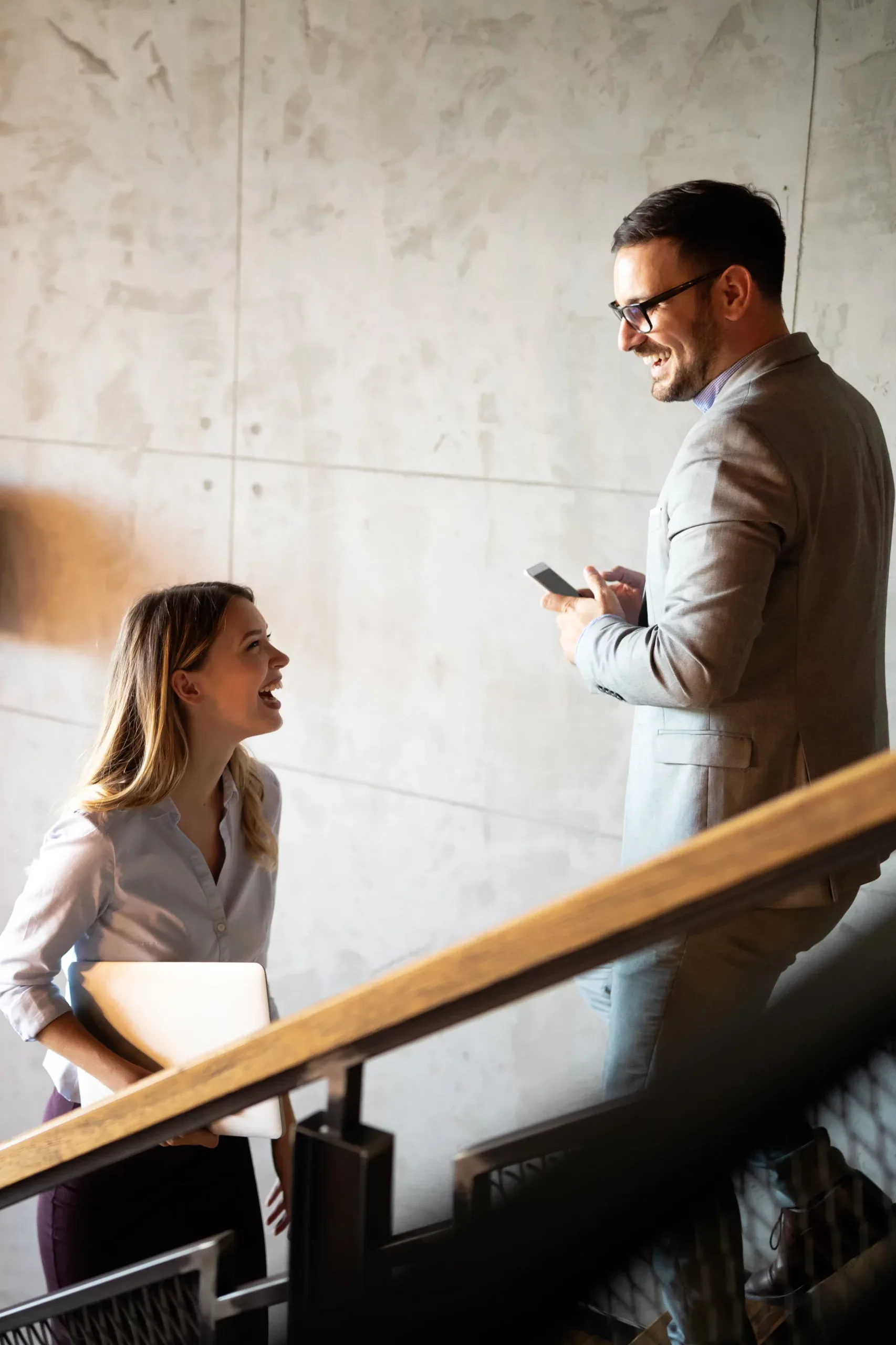 Geschäftspartner besprechen DMS-Integration