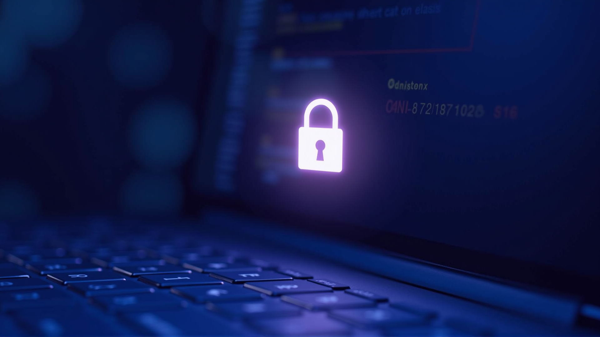 Laptop-Tastatur mit glühendem Schloss-Symbol für Passwortschutz und Cybersecurity